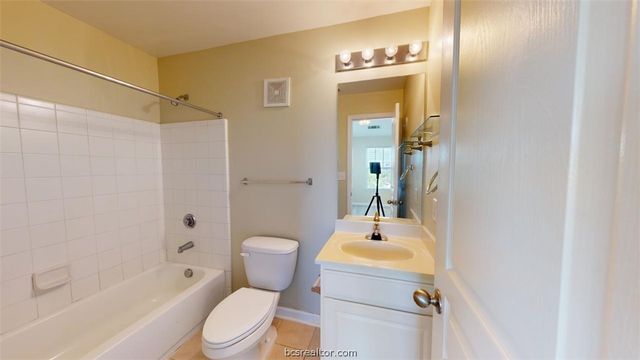 1725 Harvey Mitchell Parkway 1721, College Station, TX 77840