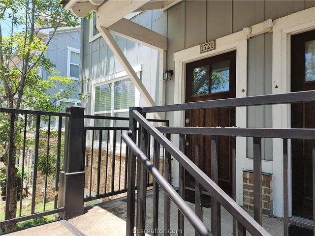 1725 Harvey Mitchell Parkway 1721, College Station, TX 77840