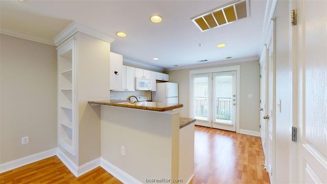 1725 Harvey Mitchell Parkway 1721, College Station, TX 77840