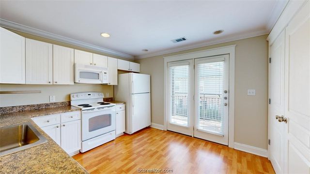 1725 Harvey Mitchell Parkway 1721, College Station, TX 77840