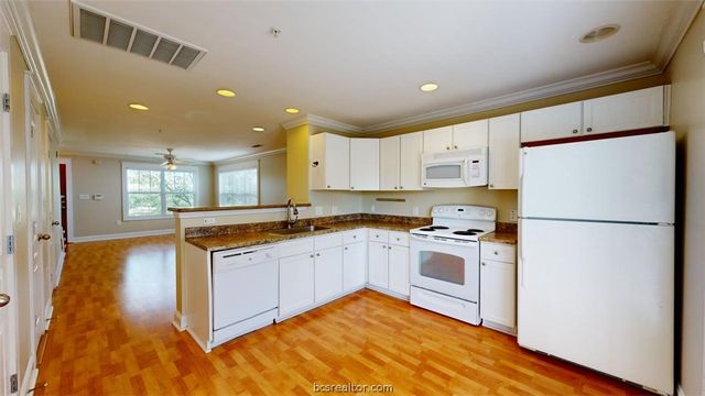 1725 Harvey Mitchell Parkway 1721, College Station, TX 77840