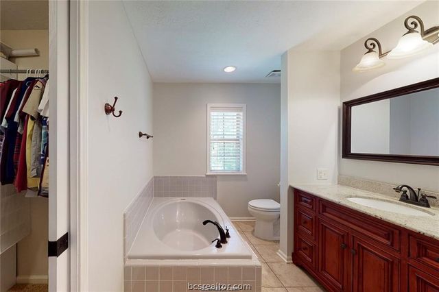 203 Chimney Hill Circle, College Station, TX 77840