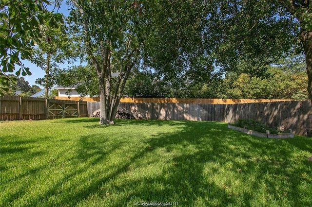 203 Chimney Hill Circle, College Station, TX 77840