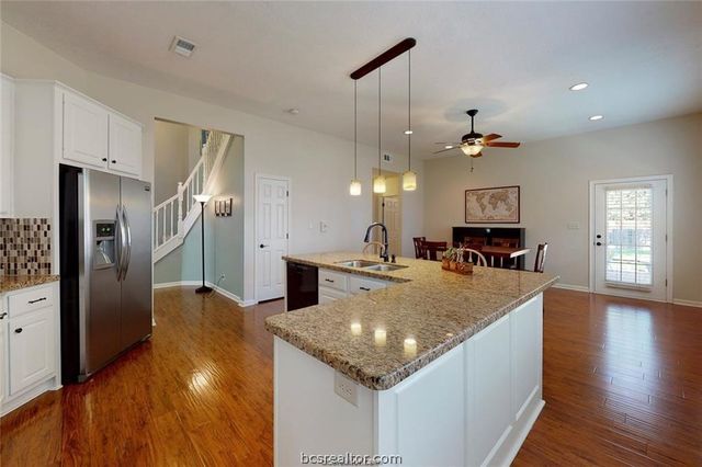 203 Chimney Hill Circle, College Station, TX 77840