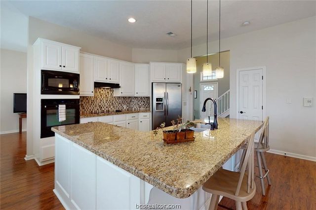 203 Chimney Hill Circle, College Station, TX 77840