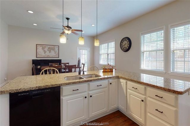 203 Chimney Hill Circle, College Station, TX 77840