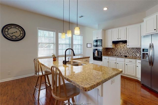 203 Chimney Hill Circle, College Station, TX 77840