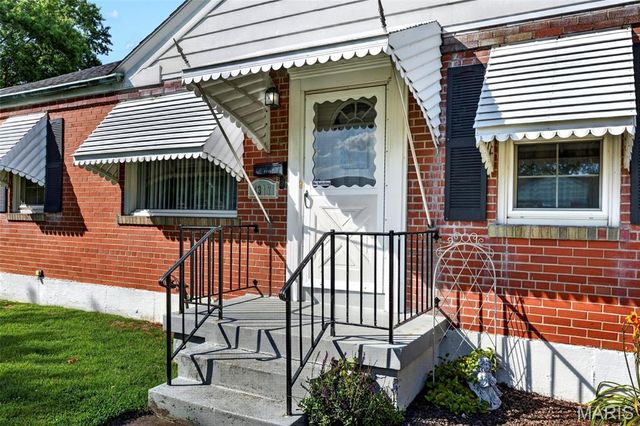 4317 Sunshine Drive, St Louis, MO 63116