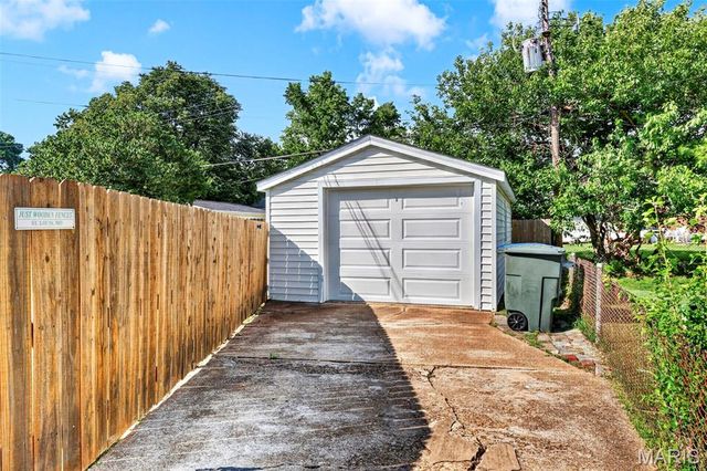 4317 Sunshine Drive, St Louis, MO 63116