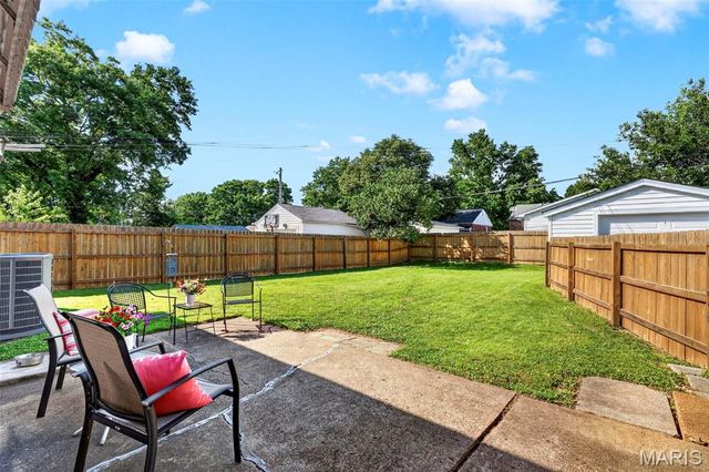 4317 Sunshine Drive, St Louis, MO 63116