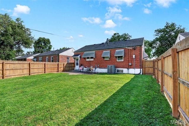 4317 Sunshine Drive, St Louis, MO 63116
