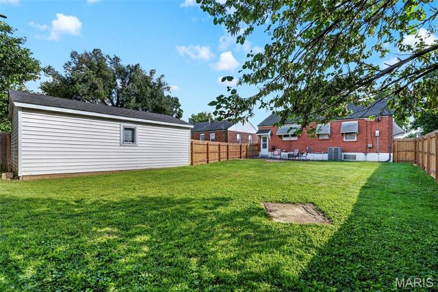4317 Sunshine Drive, St Louis, MO 63116