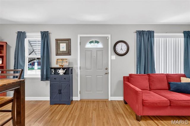 4317 Sunshine Drive, St Louis, MO 63116