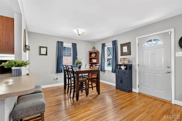 4317 Sunshine Drive, St Louis, MO 63116