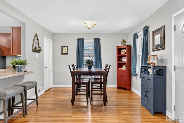 4317 Sunshine Drive, St Louis, MO 63116