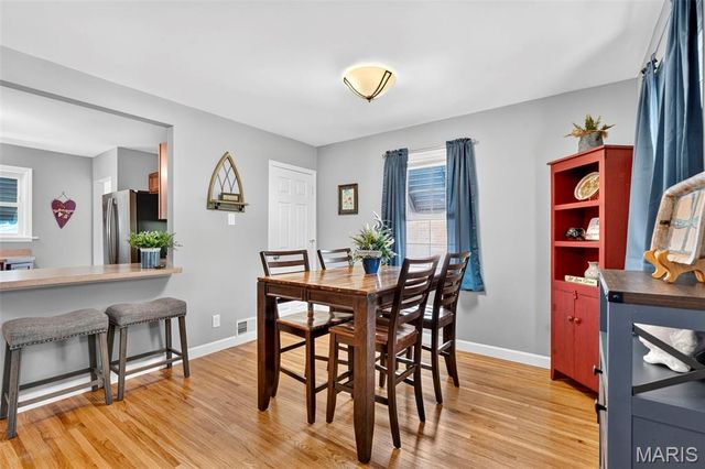 4317 Sunshine Drive, St Louis, MO 63116