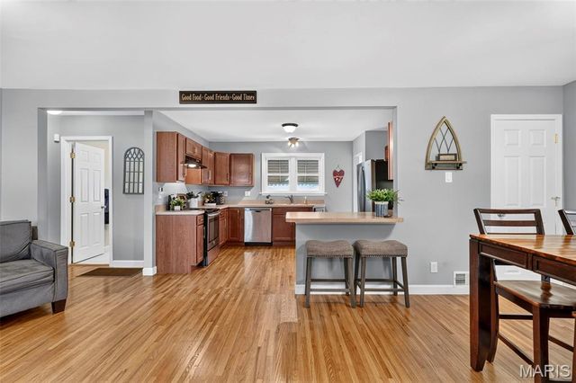 4317 Sunshine Drive, St Louis, MO 63116