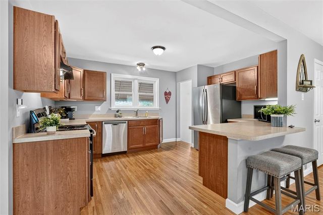 4317 Sunshine Drive, St Louis, MO 63116