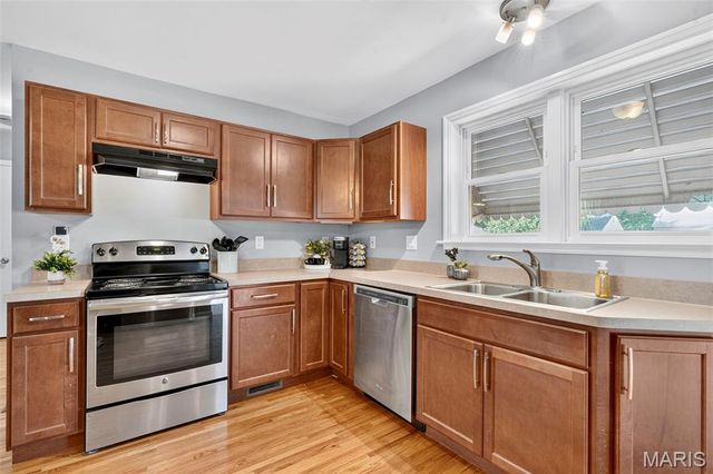 4317 Sunshine Drive, St Louis, MO 63116