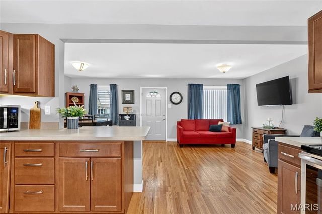 4317 Sunshine Drive, St Louis, MO 63116