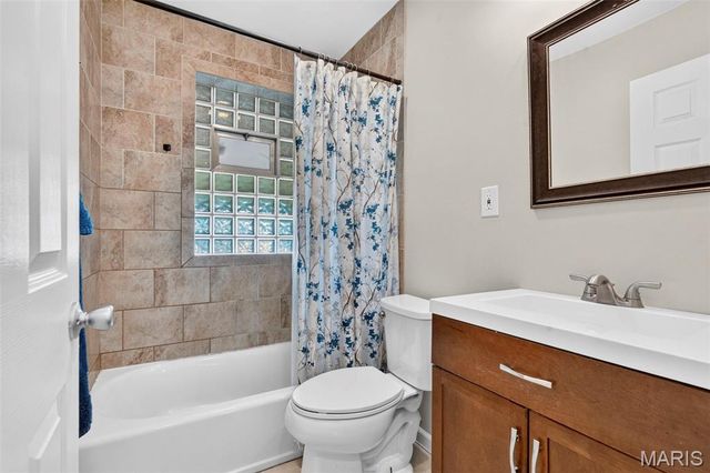 4317 Sunshine Drive, St Louis, MO 63116