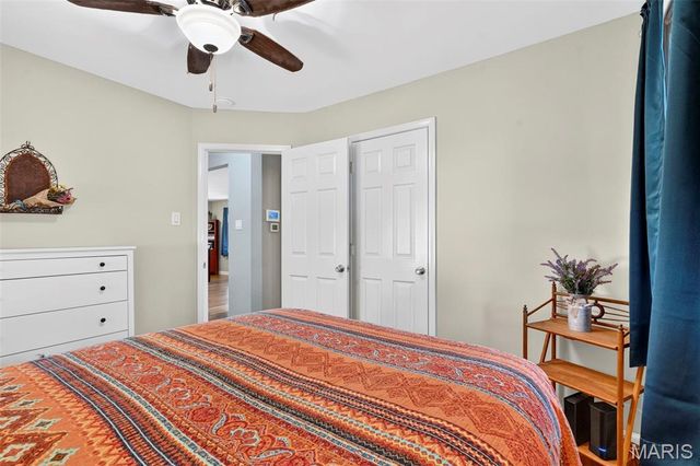 4317 Sunshine Drive, St Louis, MO 63116