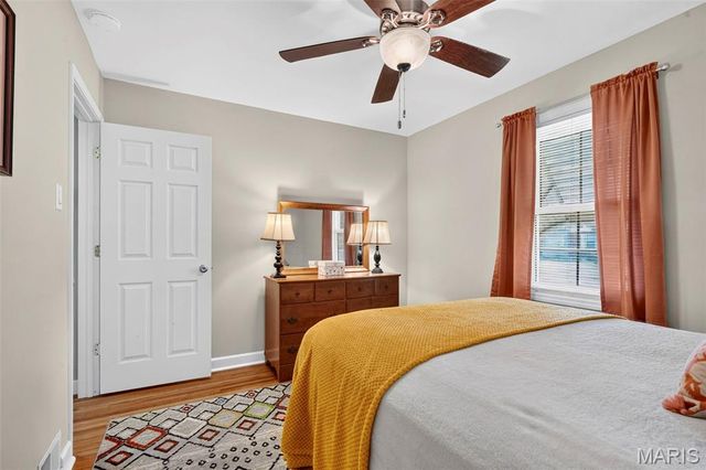 4317 Sunshine Drive, St Louis, MO 63116