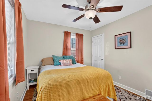 4317 Sunshine Drive, St Louis, MO 63116