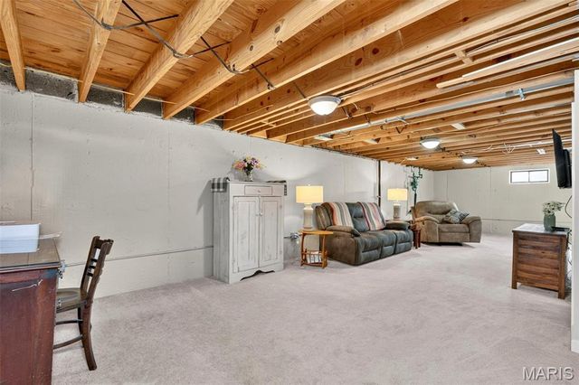 4317 Sunshine Drive, St Louis, MO 63116