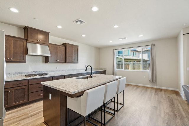 2203 N Laverne Avenue, Fresno, CA 93727