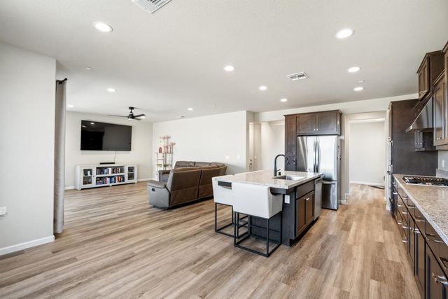 2203 N Laverne Avenue, Fresno, CA 93727