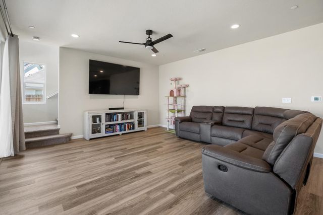 2203 N Laverne Avenue, Fresno, CA 93727