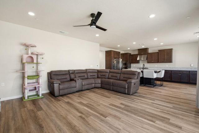 2203 N Laverne Avenue, Fresno, CA 93727