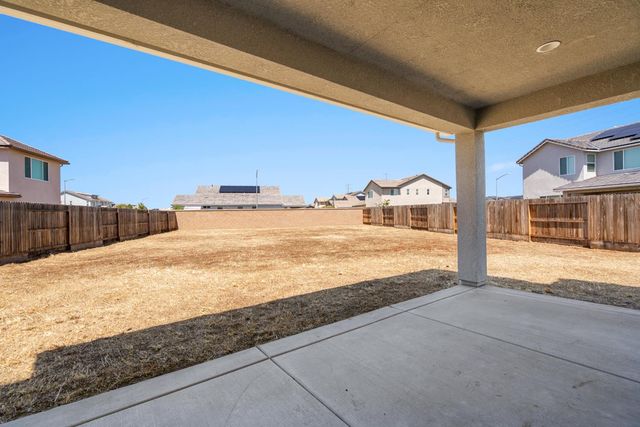 2203 N Laverne Avenue, Fresno, CA 93727