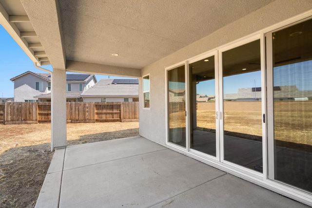 2203 N Laverne Avenue, Fresno, CA 93727