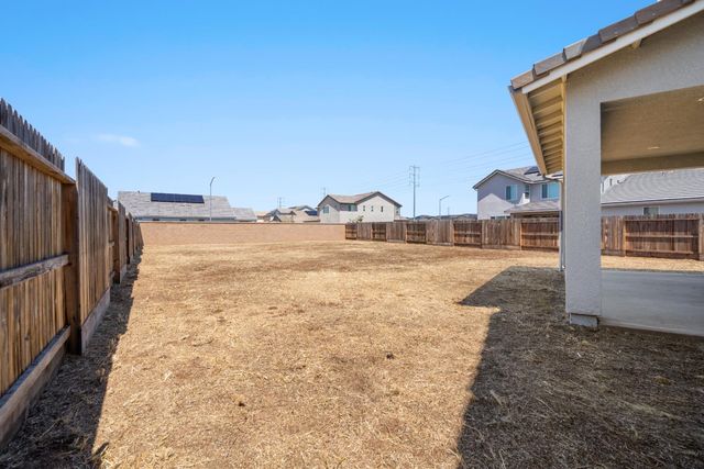 2203 N Laverne Avenue, Fresno, CA 93727