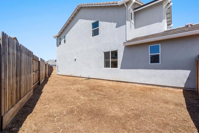 2203 N Laverne Avenue, Fresno, CA 93727