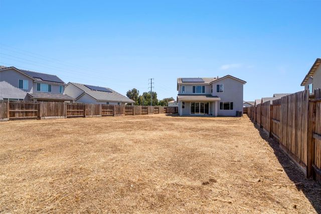 2203 N Laverne Avenue, Fresno, CA 93727