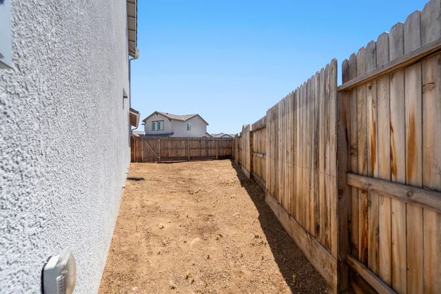 2203 N Laverne Avenue, Fresno, CA 93727