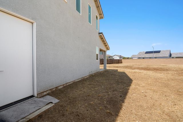 2203 N Laverne Avenue, Fresno, CA 93727