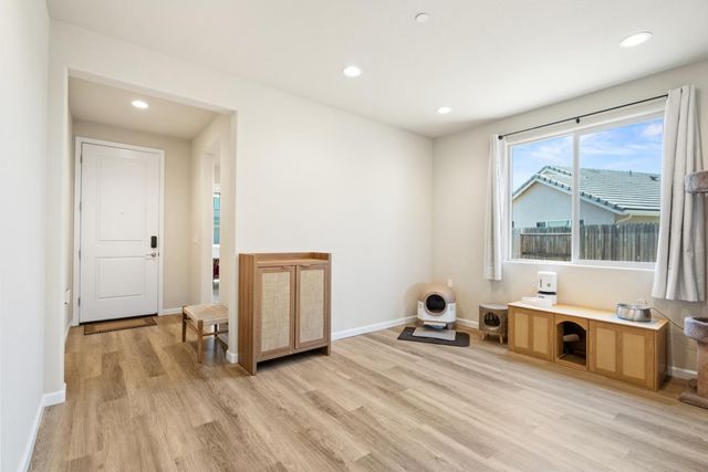 2203 N Laverne Avenue, Fresno, CA 93727
