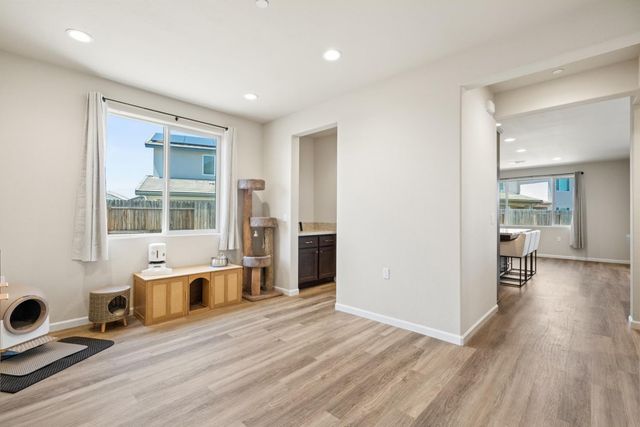 2203 N Laverne Avenue, Fresno, CA 93727