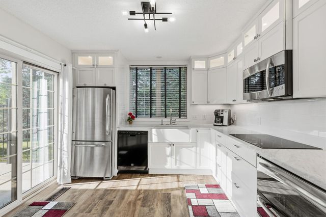 1518 Hunter Hill Road, Hudson, WI 54016