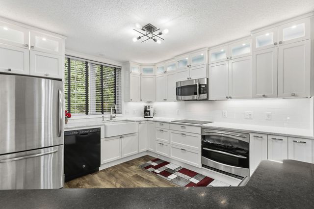 1518 Hunter Hill Road, Hudson, WI 54016