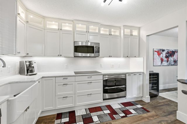 1518 Hunter Hill Road, Hudson, WI 54016