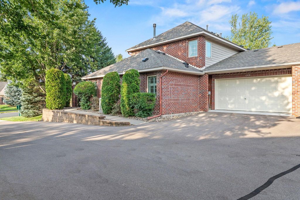 1518 Hunter Hill Road, Hudson, WI 54016