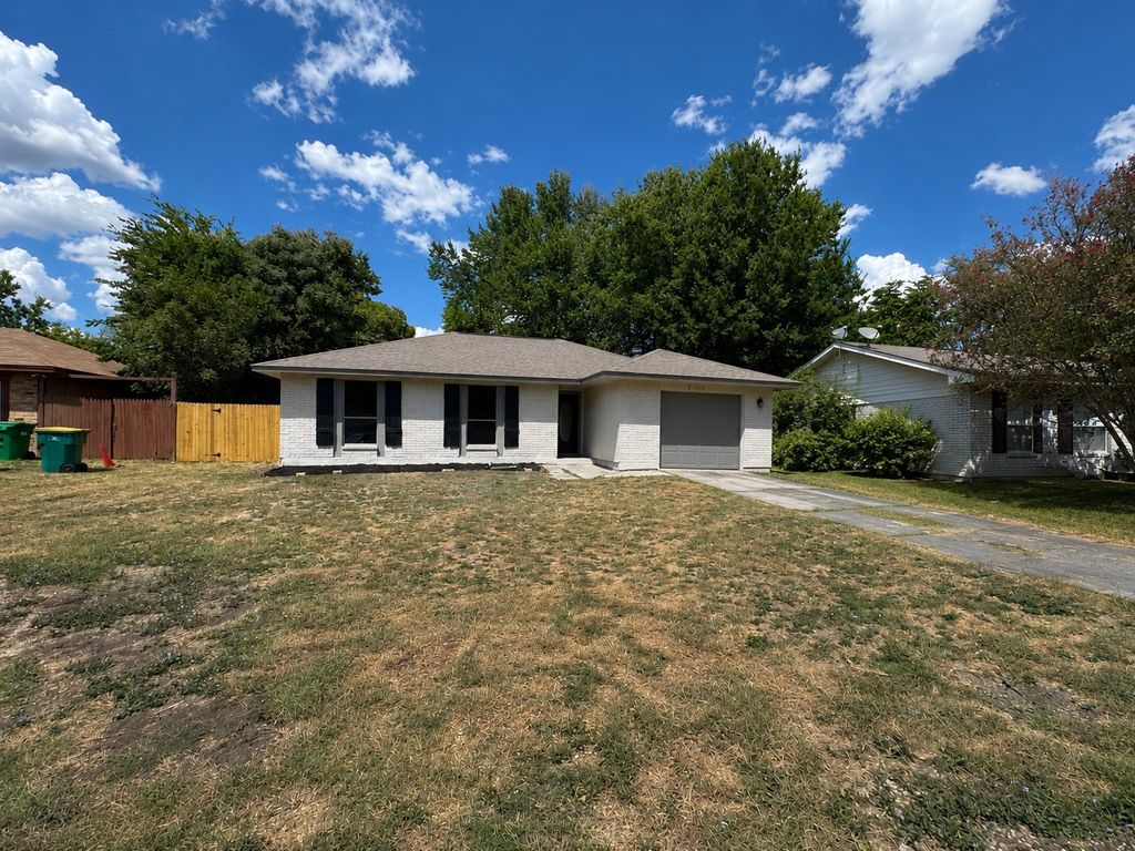 313 Taurus Drive, Cedar Hill, TX 75104 — exterior