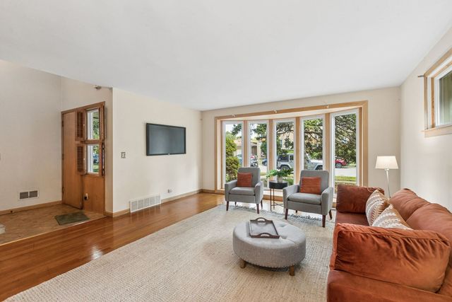 7920 Kenneth Avenue, Skokie, IL 60076