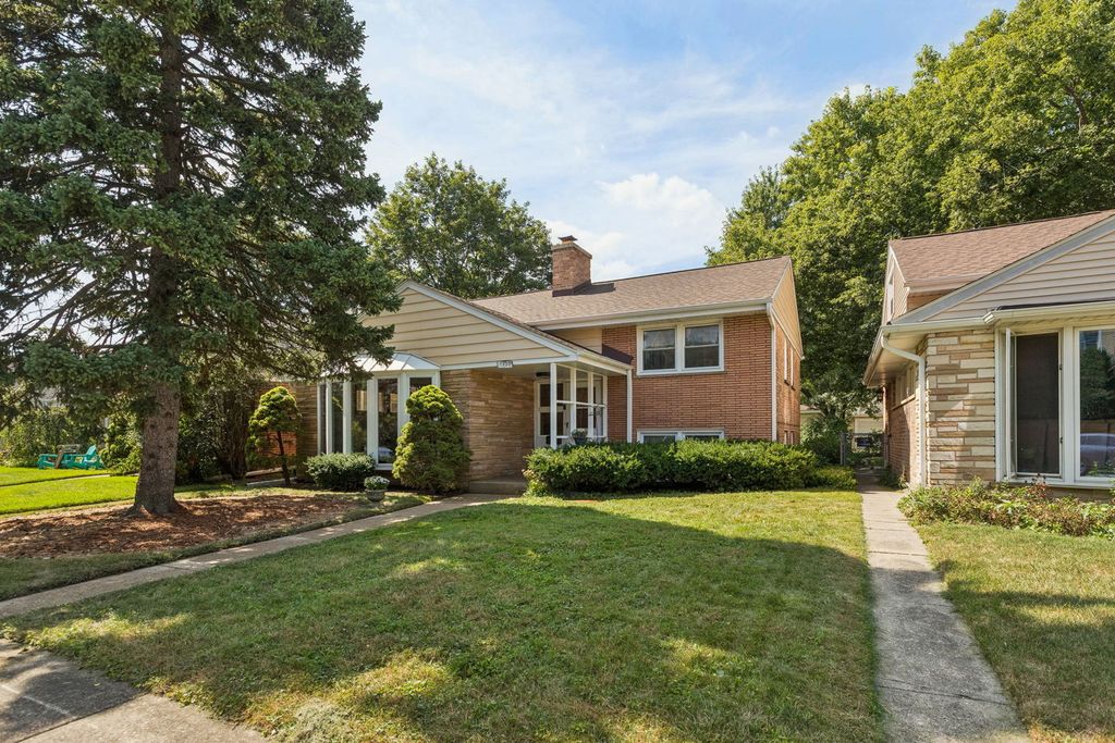 7920 Kenneth Avenue, Skokie, IL 60076
