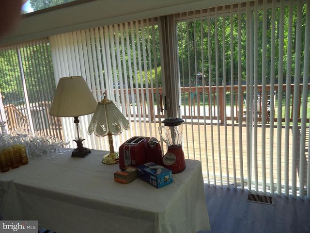 7881 WHITES COVE RD, Pasadena, MD 21122